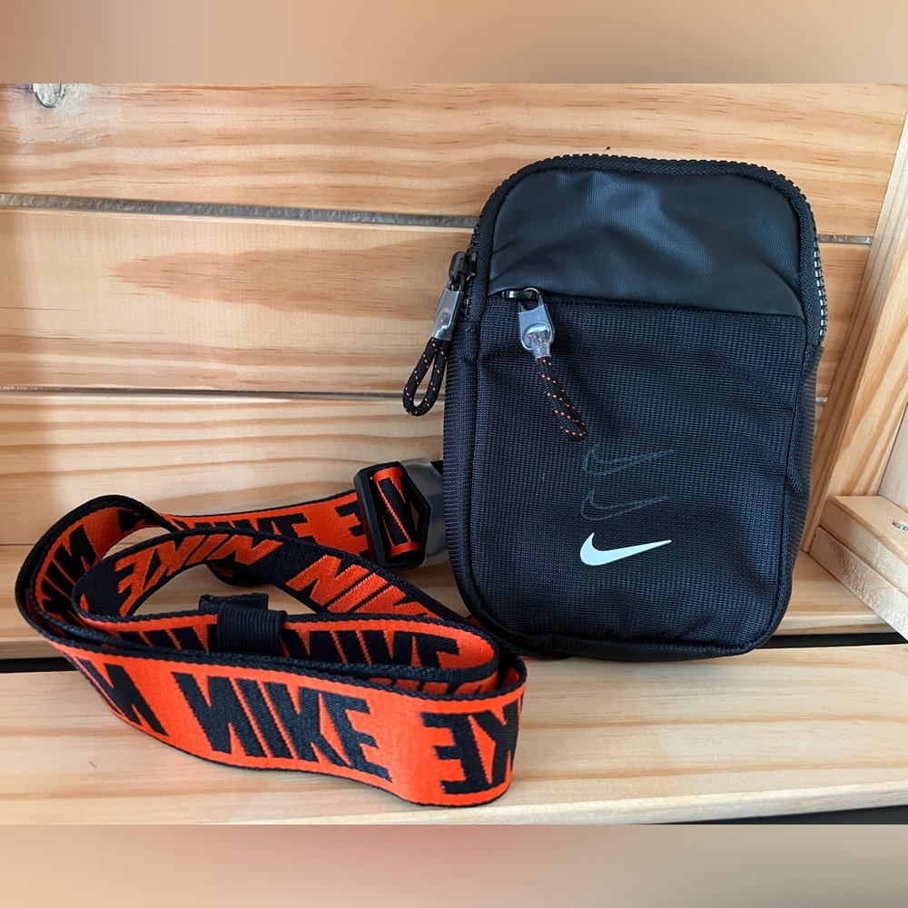 Nike Essential Sportswear NSW Crossbody Bag (Black/Orange)